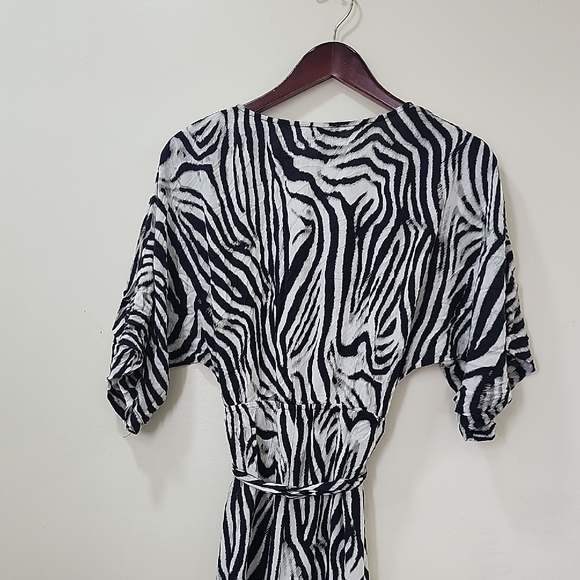 Zebra Print Maxi Dress – Flowy, Elegant & Trendy Opening on One Side - Picture 11 of 11